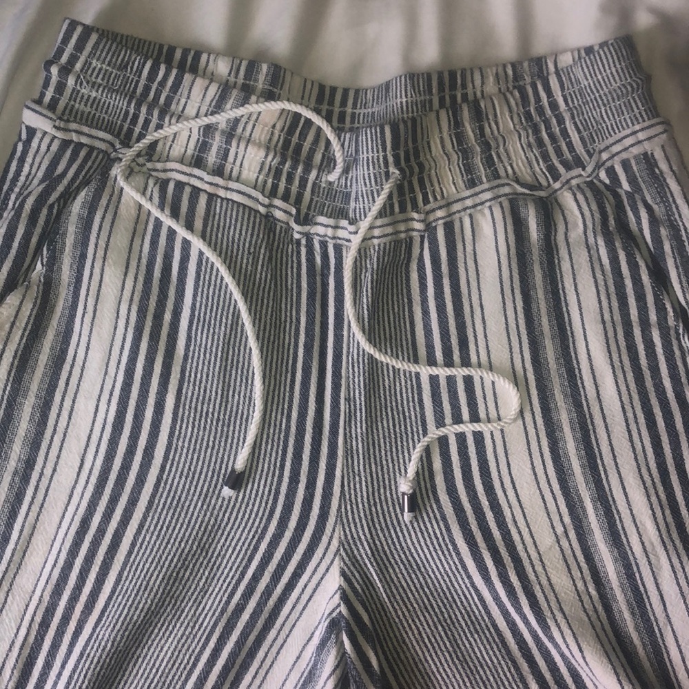 Mid-Rise Wide-Leg pants